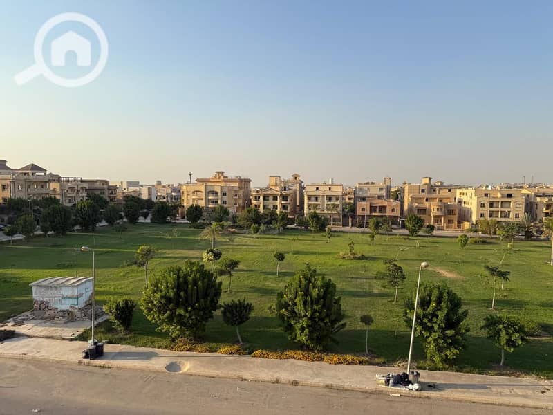 For sale, a roof in South Academy, 158 meters with a garden view next to Cairo Festival - Vista 2