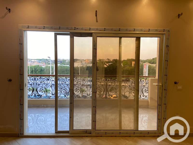 For sale, a first-floor apartment with an elevator in Al Nakheel Compound, New Cairo, next to Swan Lake View Compound, open view. - Ansicht 3