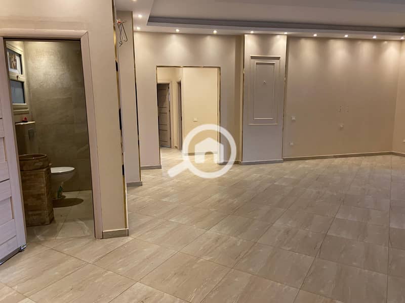 For sale, a first-floor apartment with an elevator in Al Nakheel Compound, New Cairo, next to Swan Lake View Compound, open view. - Ansicht 4