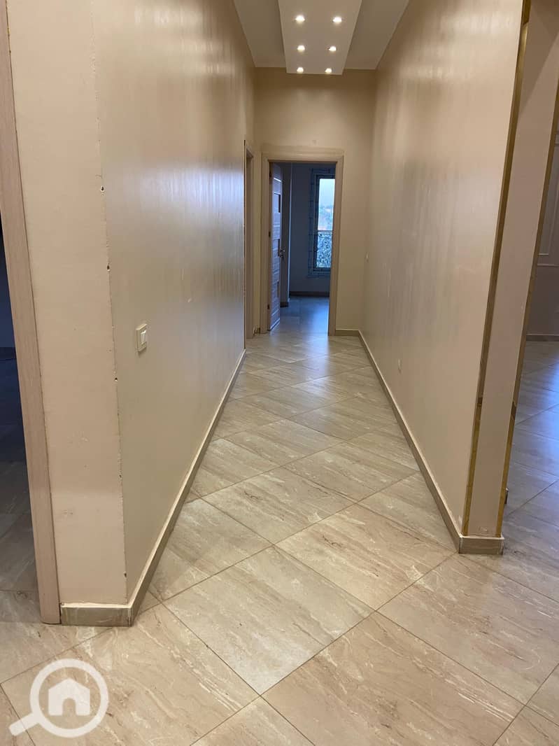 For sale, a first-floor apartment with an elevator in Al Nakheel Compound, New Cairo, next to Swan Lake View Compound, open view. - Mehr