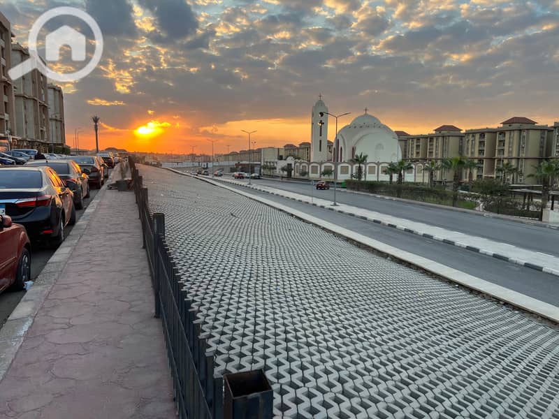 150 square meters corner plot on Ibn Al-Farid main street, fully facing the street, with a width of 20 meters. - Ansicht 2