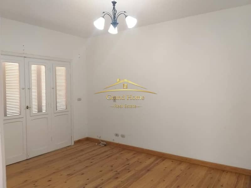 Apartment for sale 170m in the Beverly Hills compound, Sodic, Sheikh Zayed, at a very special price and location. The Beverly Hills compound is located next to Courtyard Westown, Ilegyria, and Casa. - Altro