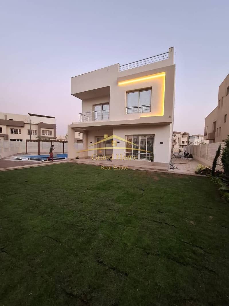 A fully finished standalone villa for resale in Grand Heights compound, near Mountain View, October Plaza, Beverly Hills and Zayed 2000. – pohled 3