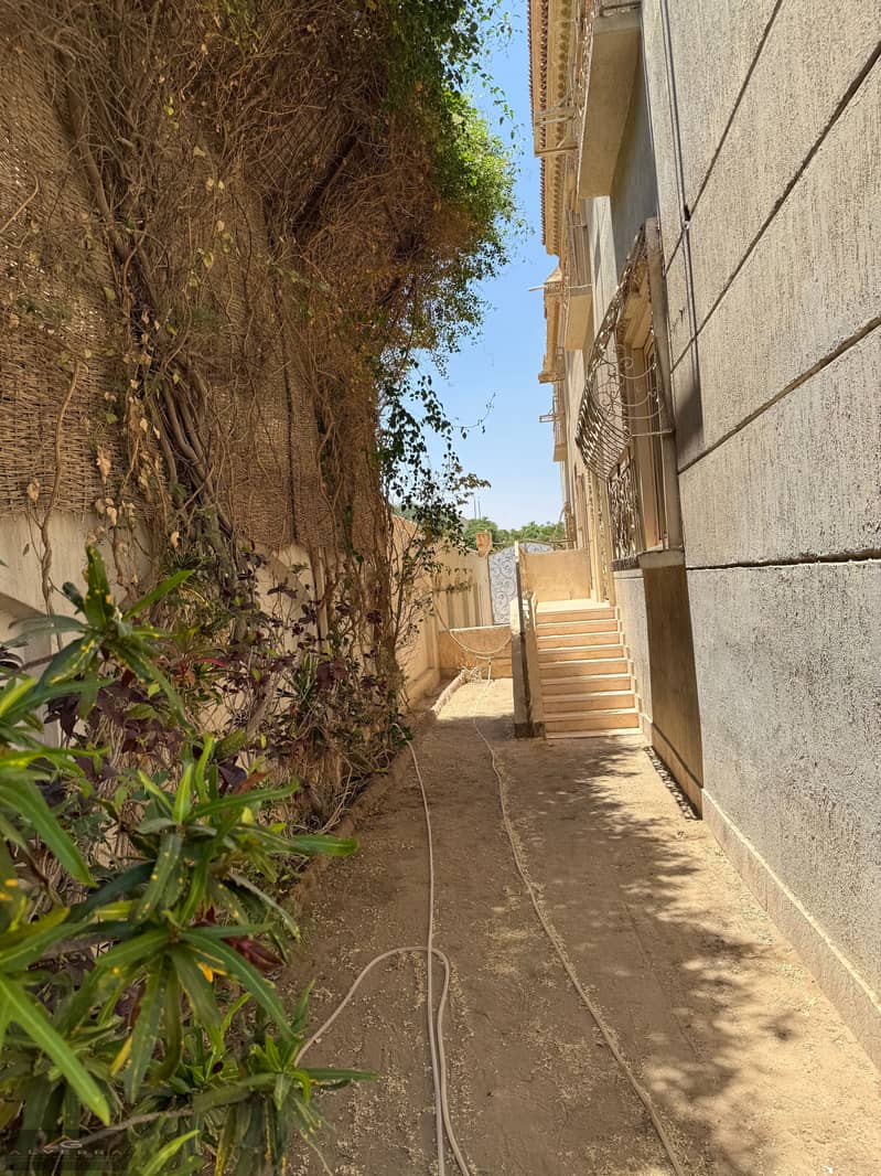 Luxury Ground Floor Apartment 185 SQM with Private Entrance & Exclusive L-Shaped G All Rooms Overlook the Garden | Mini Compound | Immediate Delivry - Vista 4