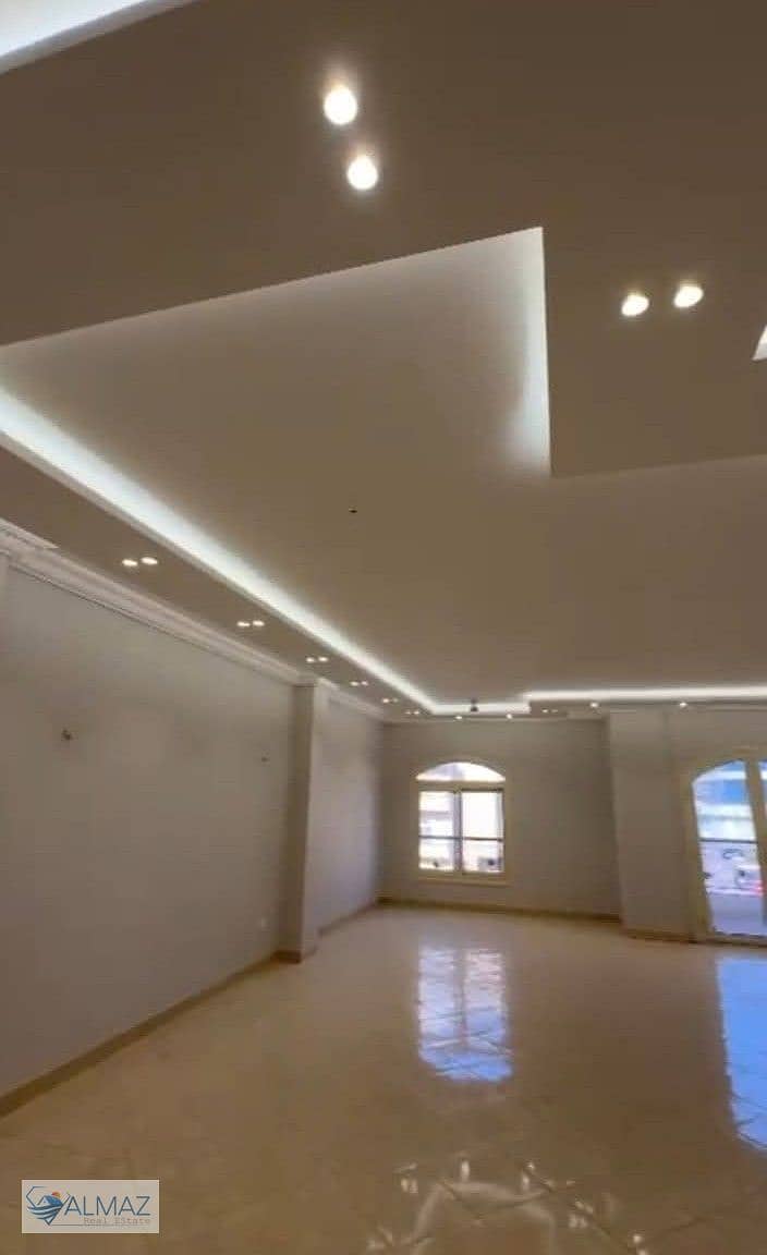 Unfurnished 235 sq m apartment for rent in Al Narges Buildings, Fifth Settlement, near the main Mohamed Naguib Axis. - Más