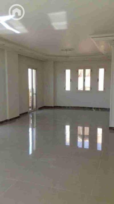 4 Bedroom Flat for Rent in 6th of October, Giza - IMG-20260716-WA0070. jpg 4 Bedroom Flat for Rent in 6th of October, Giza - IMG-20260716-WA0070. jpg