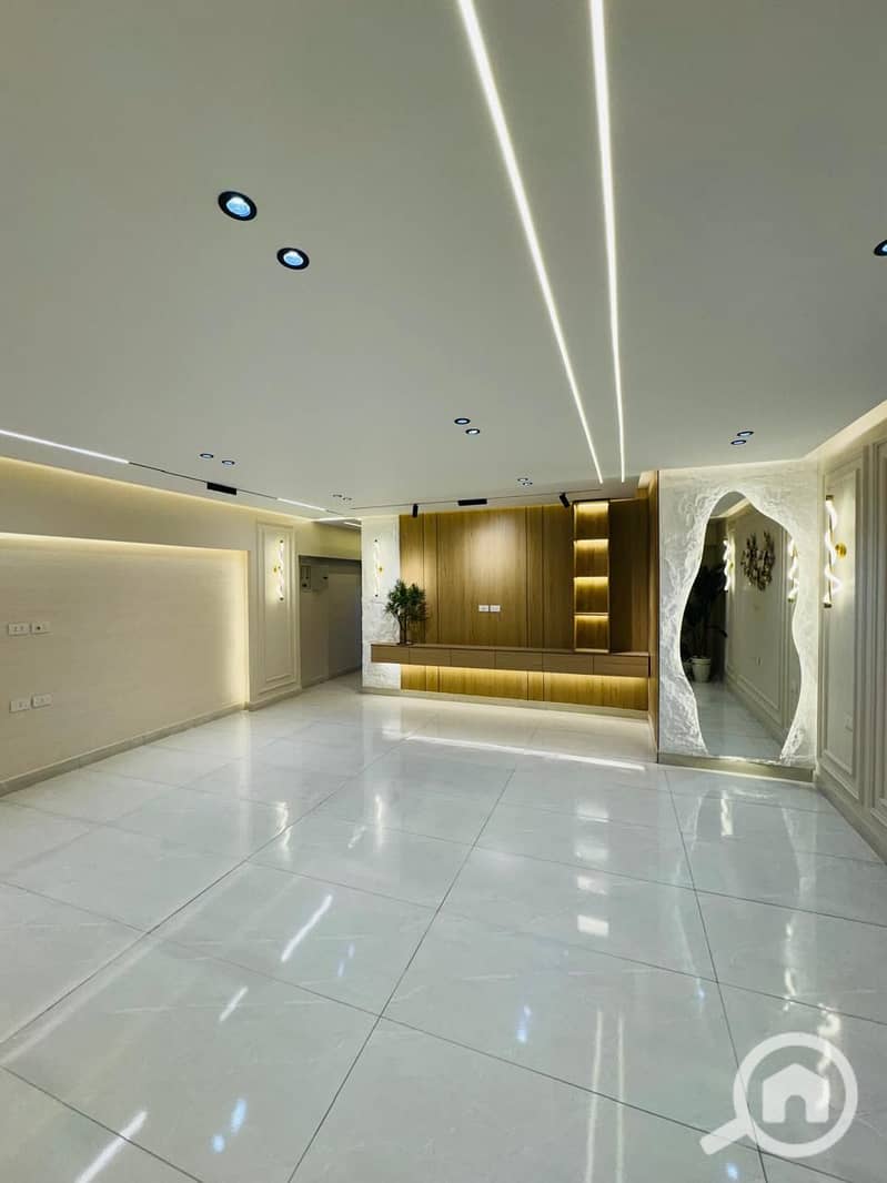 For those who want luxury, safe investment, and upscale housing VIP before the floatation, at the beginning of the year and before the new prices, behind the central axis and behind the Al-Najda Square in the fourth district next to Royal and Egyptian and Nile schools next to Mirvana Center and Al-Din, a 205 square meter apartment consisting of 3 rooms. - Prikaz 2