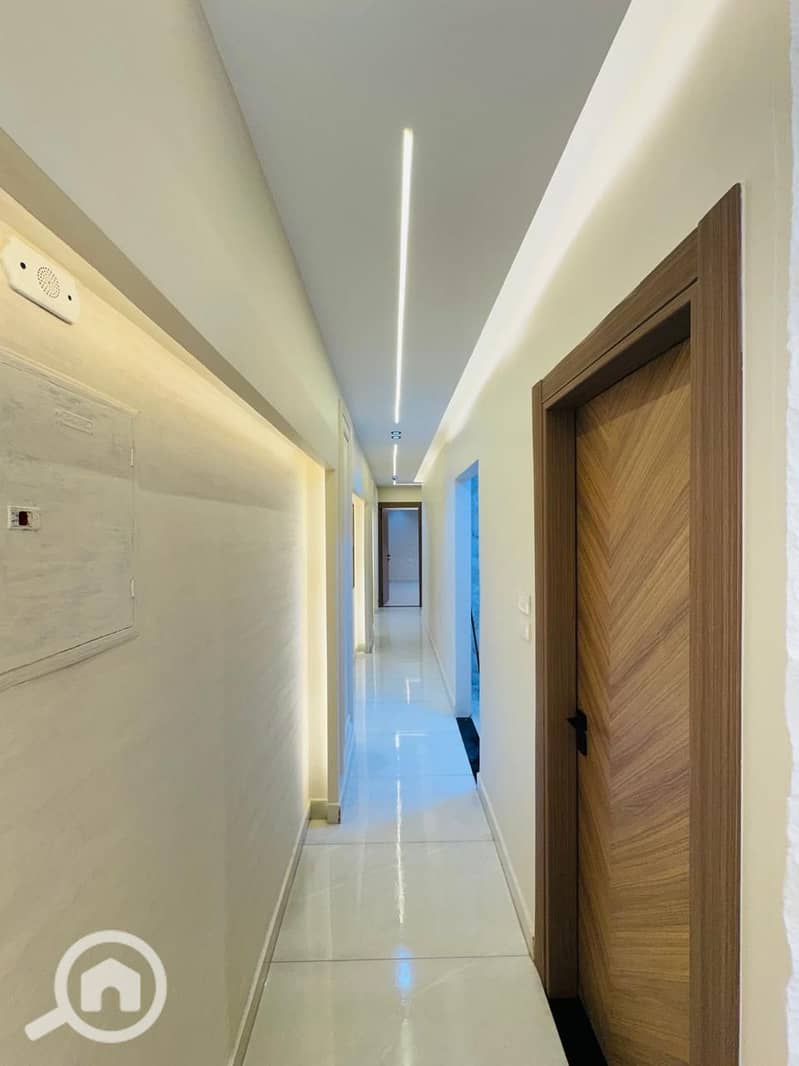 For those who want luxury, safe investment, and upscale housing VIP before the floatation, at the beginning of the year and before the new prices, behind the central axis and behind the Al-Najda Square in the fourth district next to Royal and Egyptian and Nile schools next to Mirvana Center and Al-Din, a 205 square meter apartment consisting of 3 rooms. - Prikaz 6