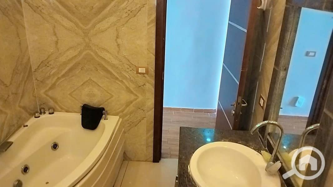 12 1000425458. jpg