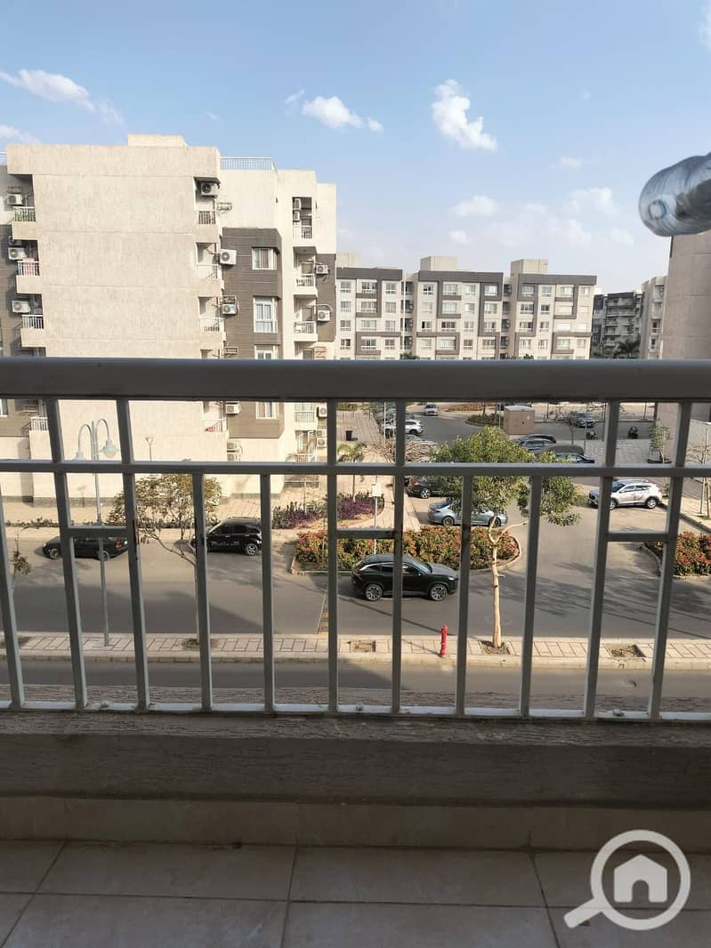 78m² two-bedroom apartment for rent in Madinaty (B12). Located on a typical floor, featuring views of the street and garden, and situated just steps a - Vista 3