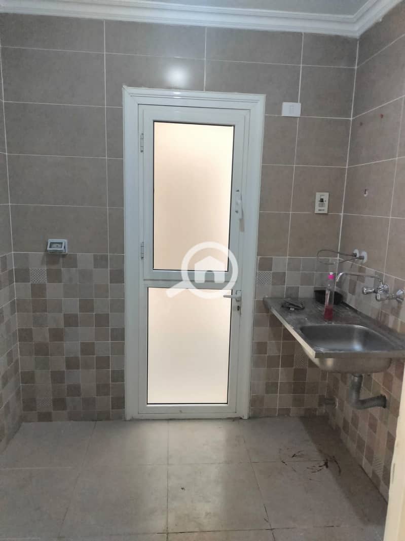 78m² two-bedroom apartment for rent in Madinaty (B12). Located on a typical floor, featuring views of the street and garden, and situated just steps a - Vista 4