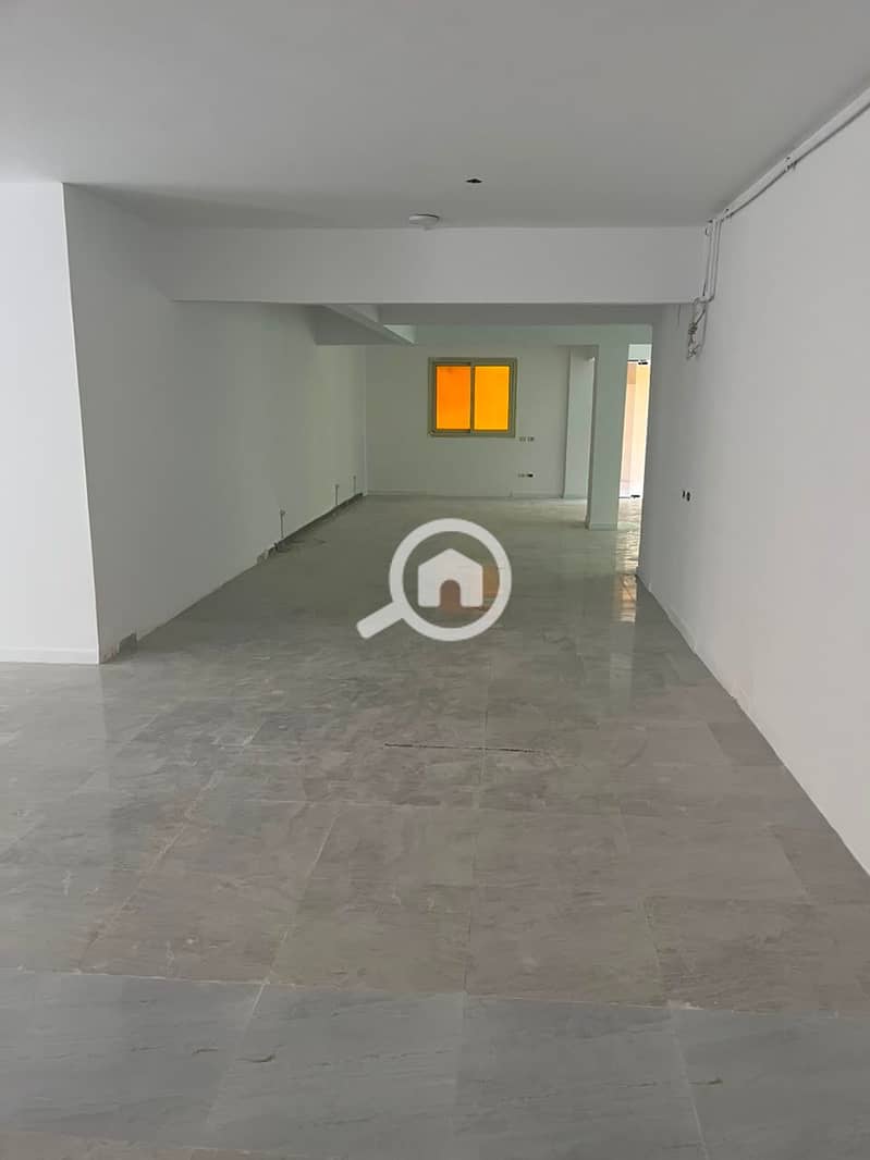 8 1000296109. jpg