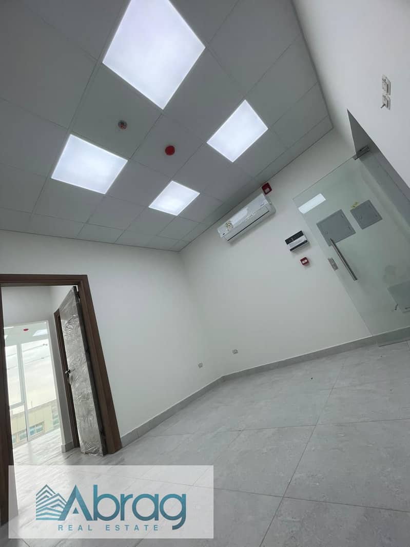 Office for rent in Trivium Mall, opposite Park Street, next to Americana Plaza, Sheikh Zayed. - Widok 4