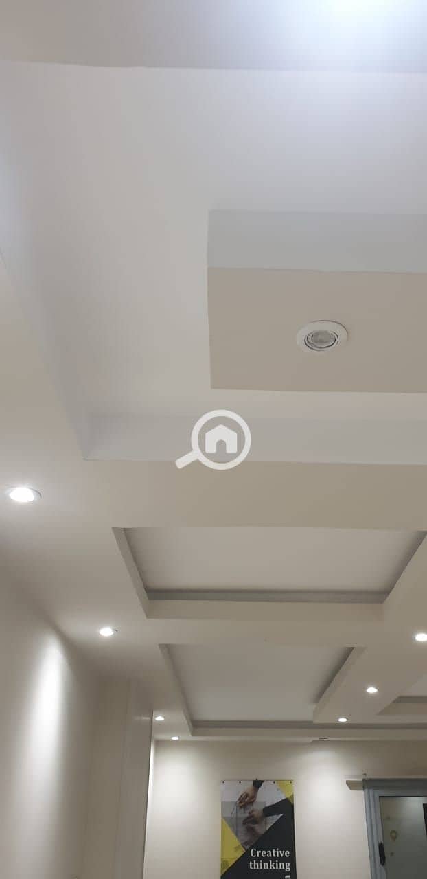 Apartment for rent in Zahraa El Maadi, in the heart of Zahraa El Maadi, next to the Fifty Mall. The area is 160 sqm and consists of 3 rooms, a reception, a kitchen, 2 bathrooms, located on the 8th floor with an elevator. - Widok 3