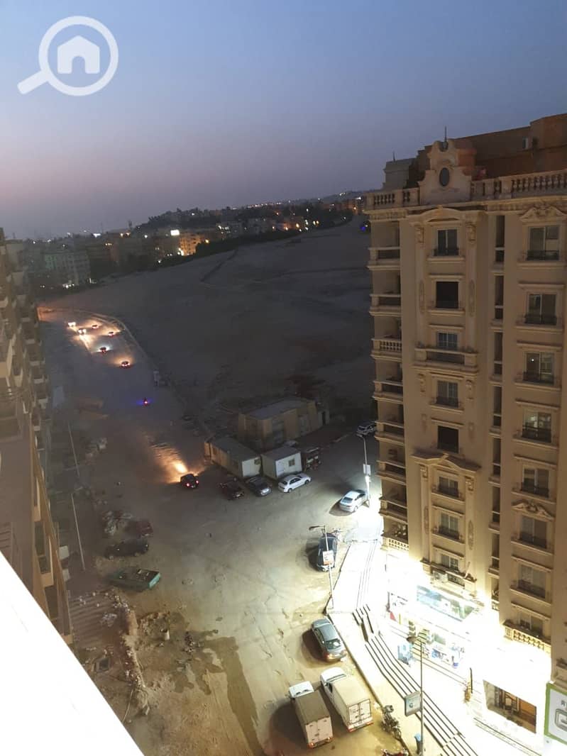 Apartment for rent in Zahraa El Maadi, in the heart of Zahraa El Maadi, next to the Fifty Mall. The area is 160 sqm and consists of 3 rooms, a reception, a kitchen, 2 bathrooms, located on the 8th floor with an elevator. - Widok 5