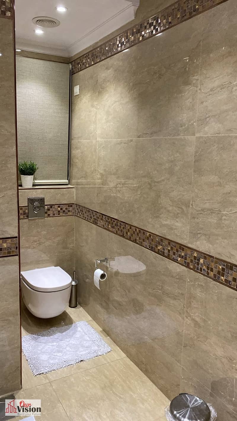 apartment . . Westown- courtyard 201 M + 86 garden 3 bed 2 bath Fully finished Marble floor, Bathrooms: Spanish borselain، Shutters all overl the - Fler