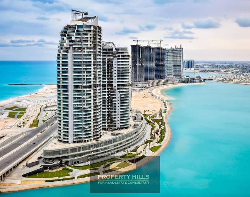 Receive a fully finished chalet in Alamein Towers directly on the beach. - Fler