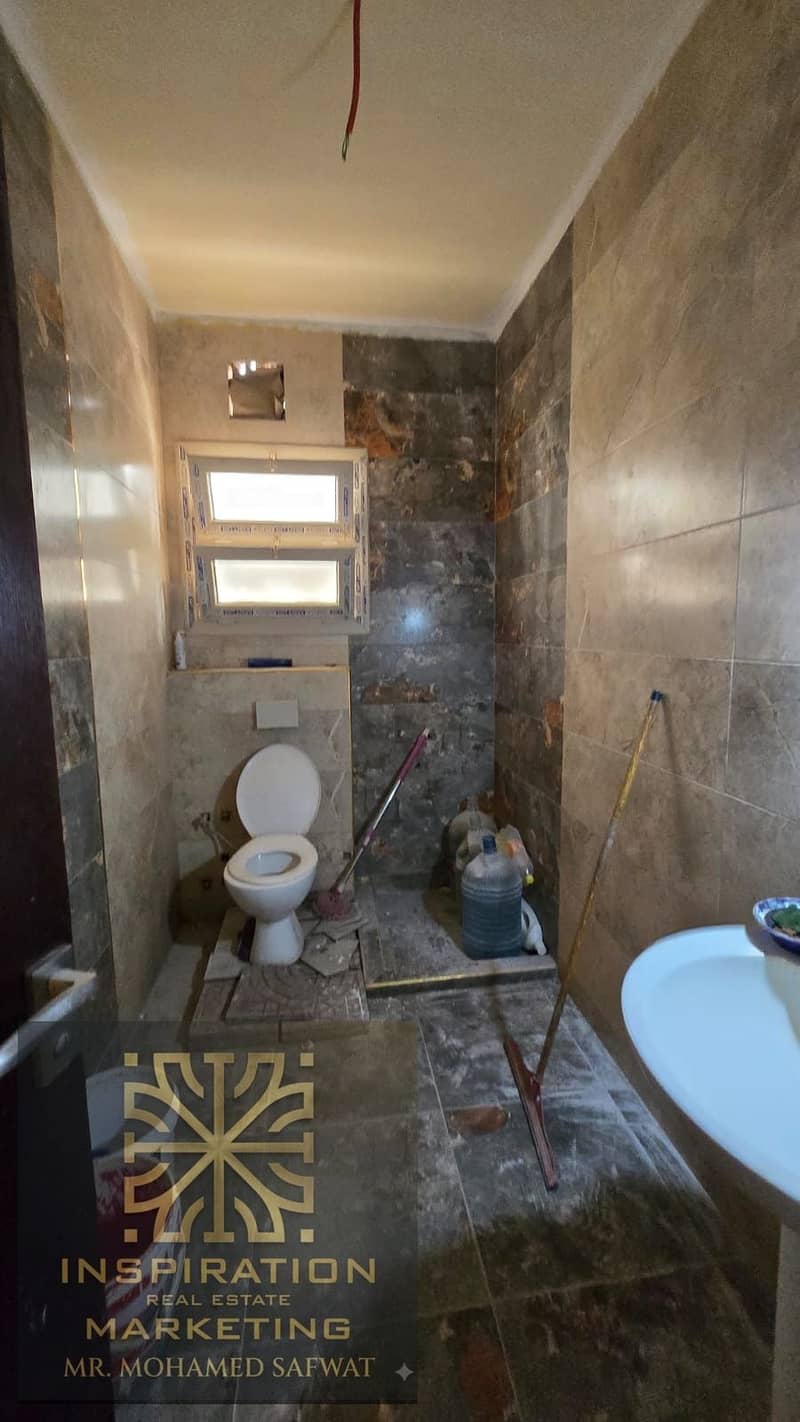 Luxury apartment for rent in the Southern Lotus (Residential/Administrative) | First residence with air conditioning and kitchen description: Exceptional rental opportunity in a strategic location in Fifth Settlement! Elegant apartment - Aanzicht 5