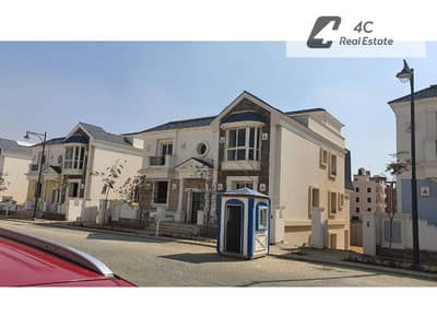 5 Bedroom Villa for Sale in 6th of October, Giza - ff002e6f-8403-44dd-aea5-7003a1247539. jpg 5 Bedroom Villa for Sale in 6th of October, Giza - ff002e6f-8403-44dd-aea5-7003a1247539. jpg