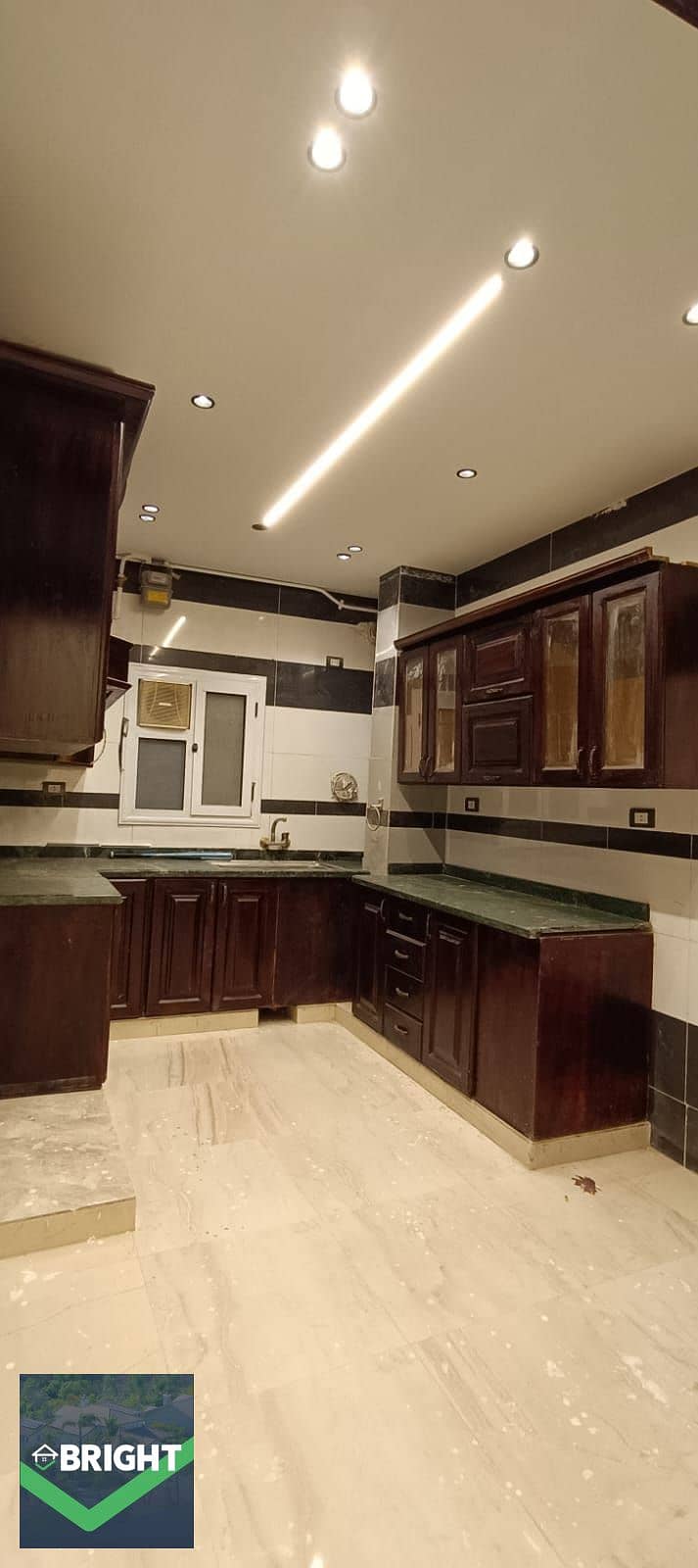 Unbeatable price: 180m² apartment, ready for immediate move-in, ultra-super-lux finish, featuring 2 Jacuzzis (limited-time offer). - Aanzicht 3