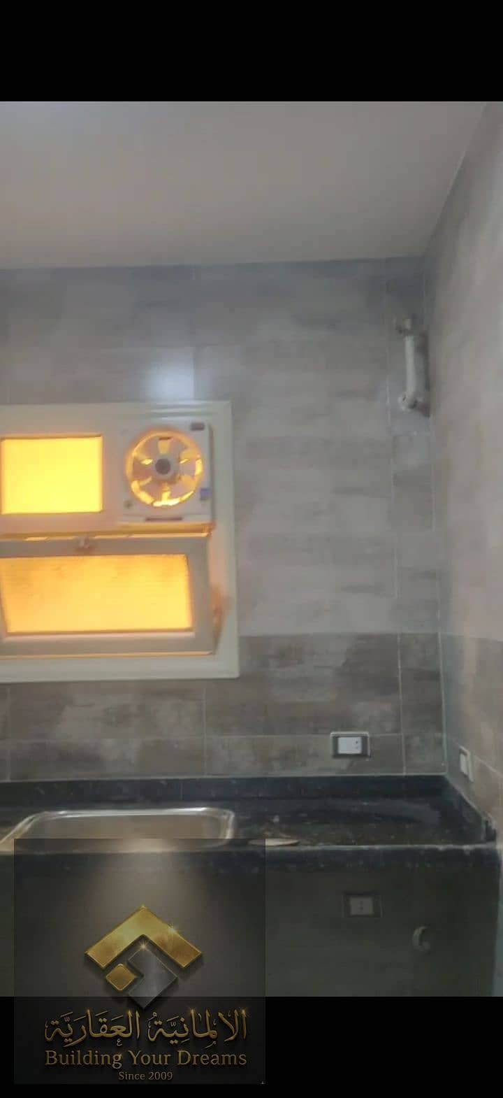 For rent, a vacant apartment in Gardenia Heights 3 next to Huriya Salim Mosque and Mohamed Naguib Axis. - Widok 4