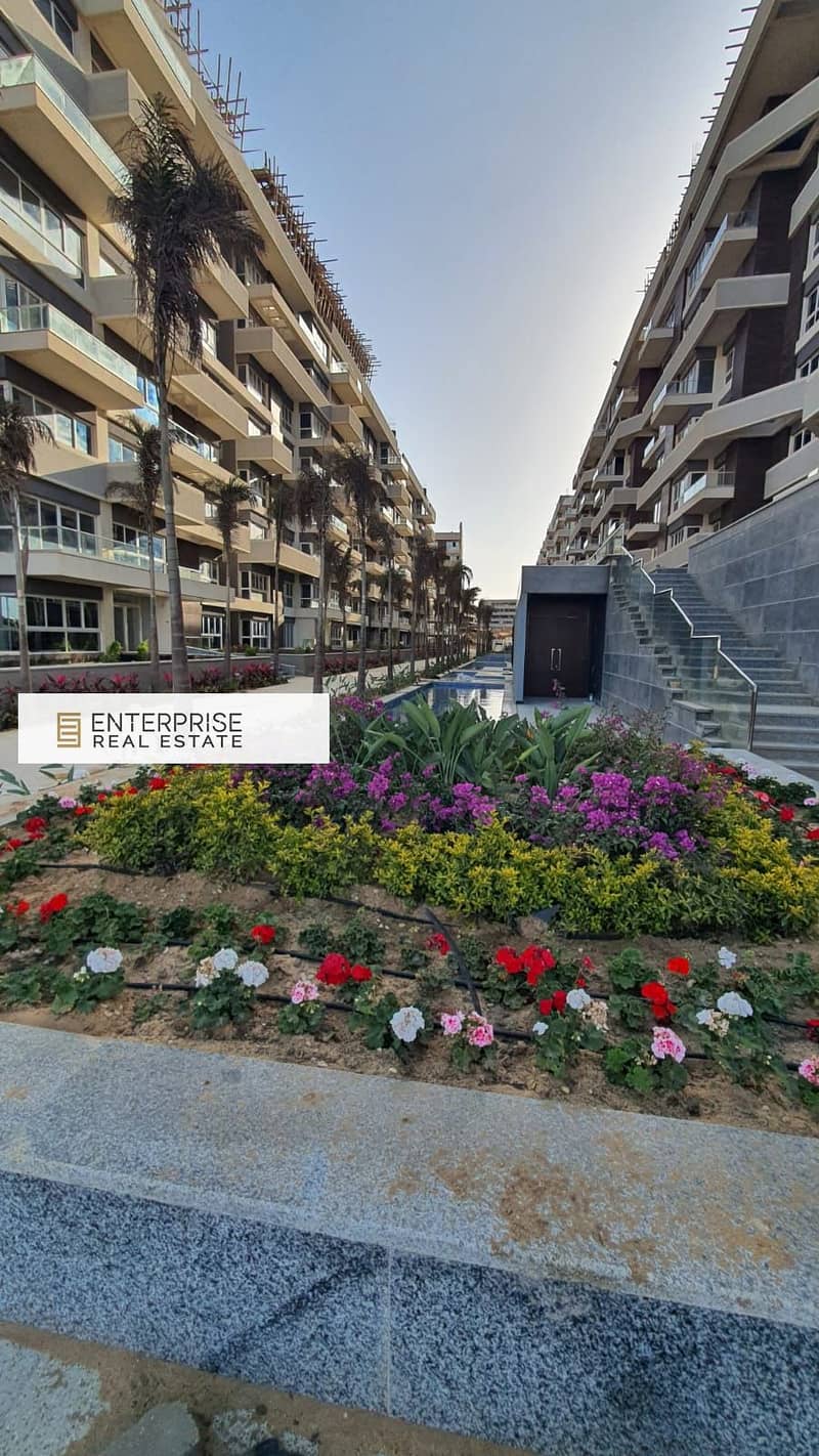 Receive your apartment in a compound living next to BUE and on the Central Axis in the New Capital - with the largest cash discount of up to 45% - Więcej