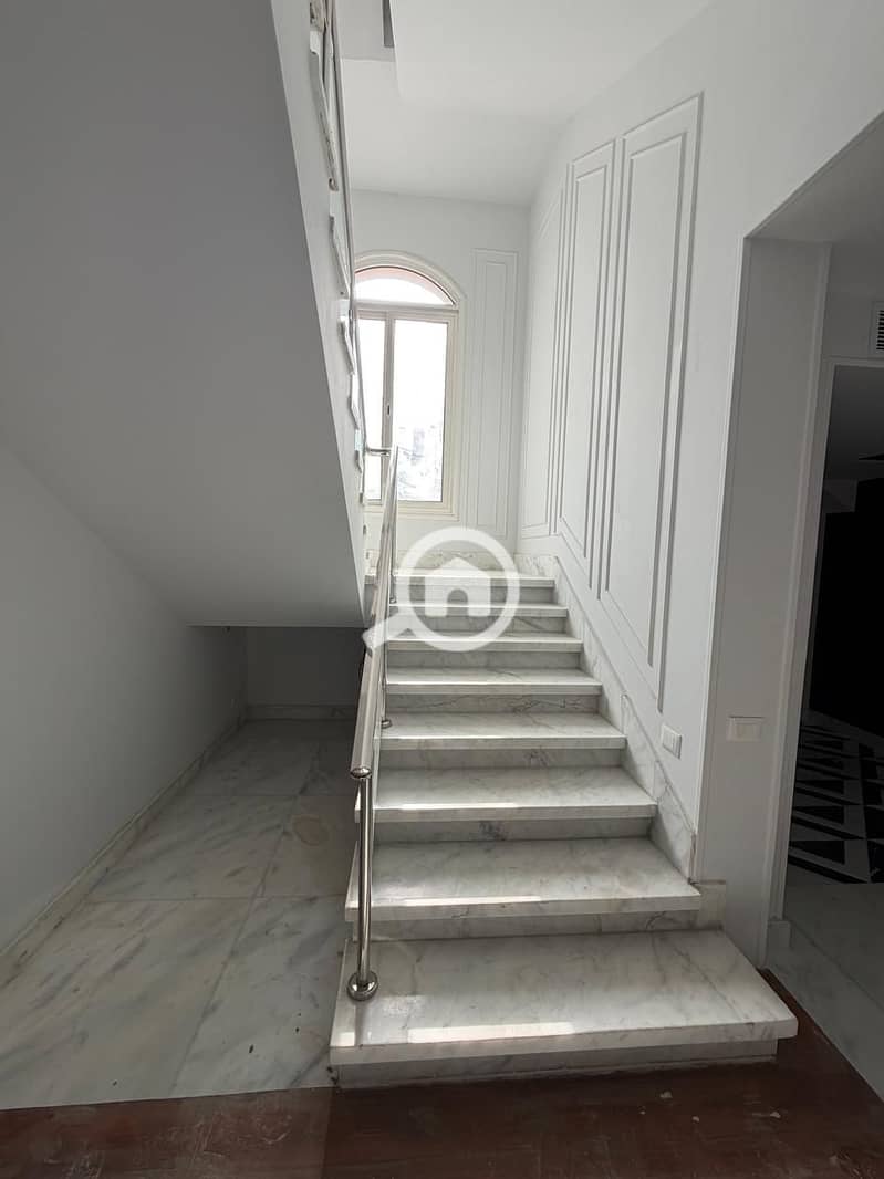 24 1000393637. jpg
