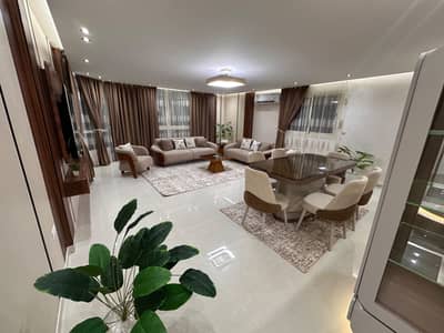 شقة فندقية 3 غرف نوم للايجار في المهندسين، الجيزة - شقة فندقية VIP بالمهندسين موقع ممتاز، ٣ غرف ماستر و٤ حمام بناية فخمة .