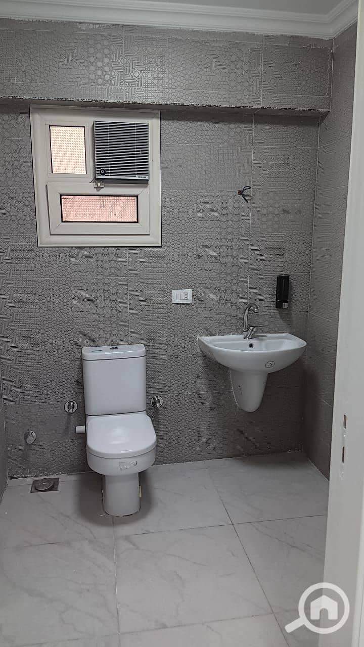 10 1000077692. jpg
