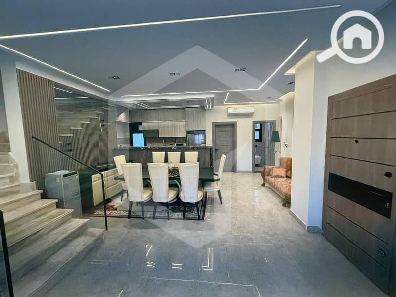 Villa Fully Furnished with a Private Garden for rent in The Crown, Palm Hills, 6th Of October City . . . . . . . . . . . . . . . . . . . . . - Vista 3