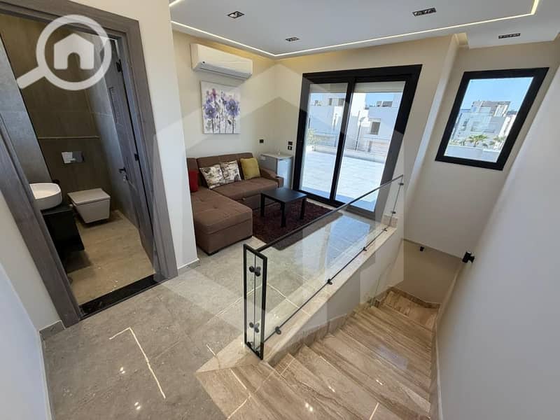 Villa Fully Furnished with a Private Garden for rent in The Crown, Palm Hills, 6th Of October City . . . . . . . . . . . . . . . . . . . . . - Vista 4