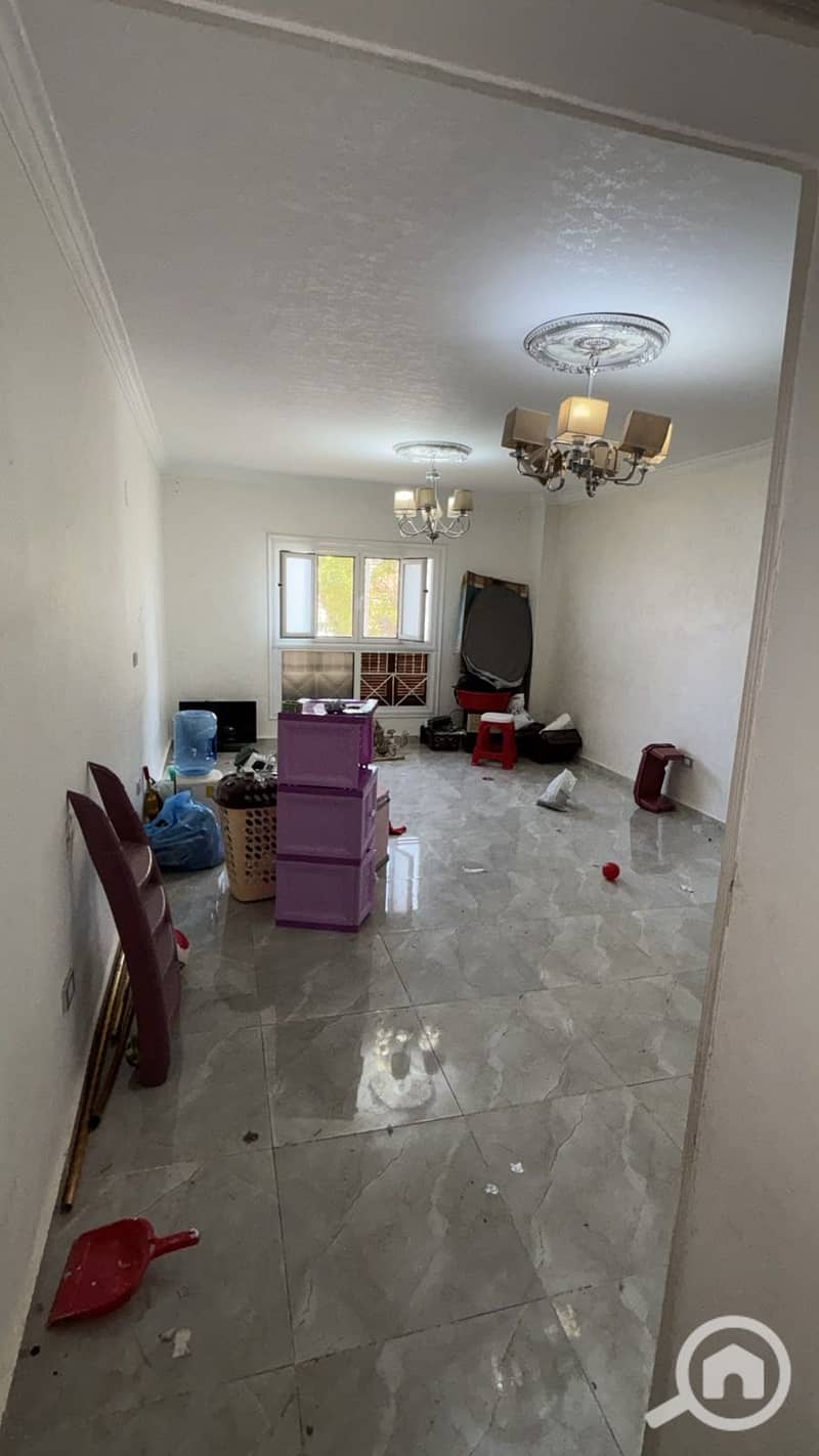 For sale – Youth Housing Apartment | Sheikh Zayed A unique opportunity to own an apartment in an excellent location in the thirteenth district – Neighborhood 2. Area: 70 square meters Floor: raised ground floor Bedrooms: 2 Bathroom: 1 Finishing: fully finished Location: District 13 – Neighborhood 2 – prime location Price: 1,600,000 - Widok 2