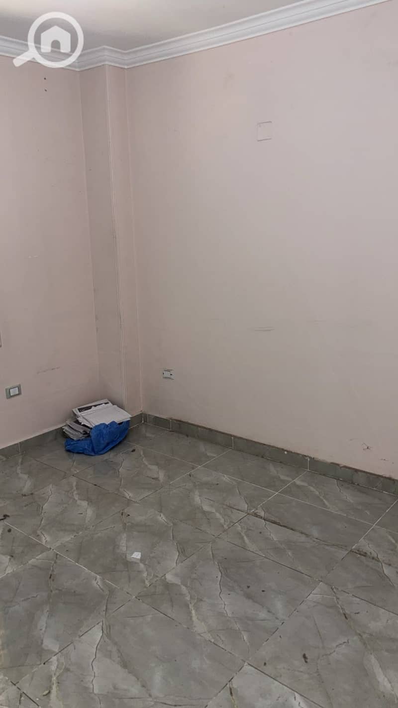 For sale – Youth Housing Apartment | Sheikh Zayed A unique opportunity to own an apartment in an excellent location in the thirteenth district – Neighborhood 2. Area: 70 square meters Floor: raised ground floor Bedrooms: 2 Bathroom: 1 Finishing: fully finished Location: District 13 – Neighborhood 2 – prime location Price: 1,600,000 - Widok 5