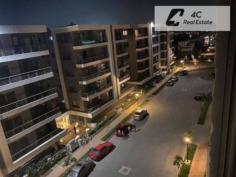 Fully furnished apartment with a private garden at the lowest price in Taj City directly opposite the airport with a distinctive layout ready for view - Fler