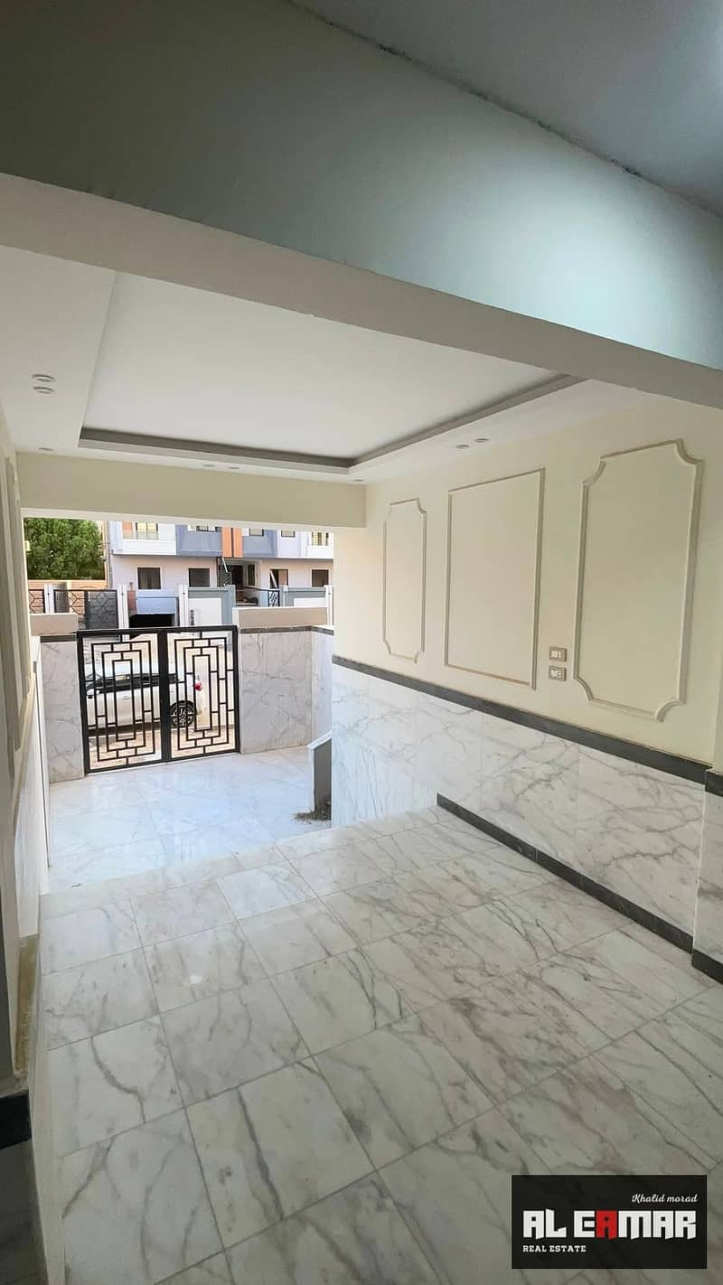 Semi-finished apartment for sale in the First Tourist District, next to Al-Nadi Club, 6th of October City. - Vista 3