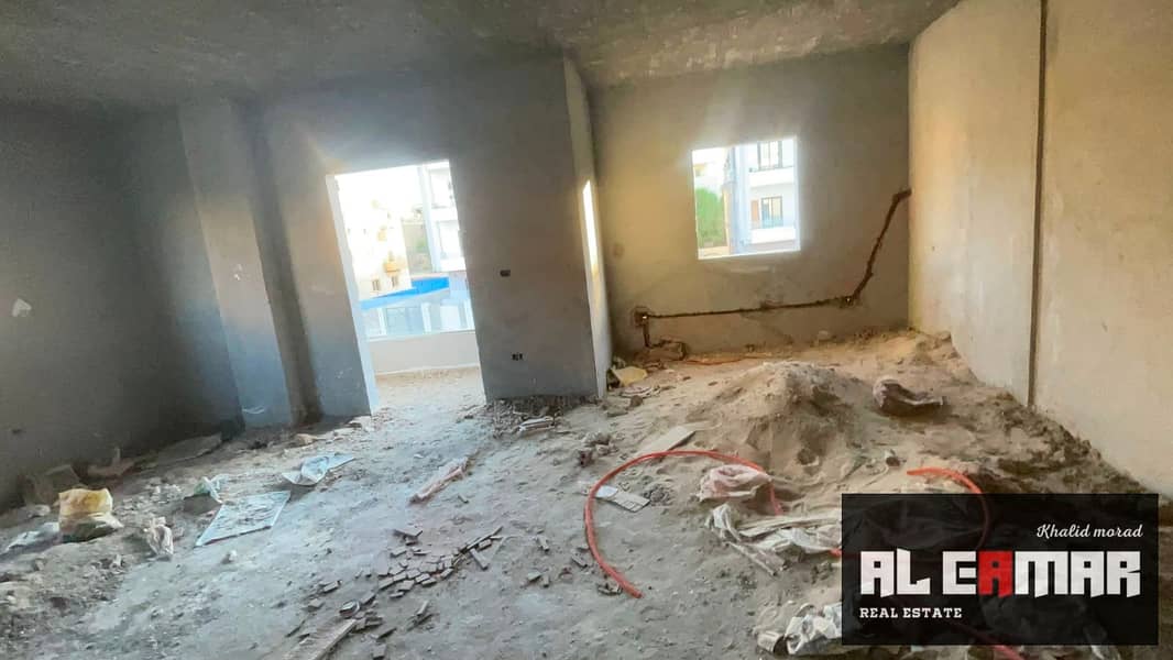 Semi-finished apartment for sale in the First Tourist District, next to Al-Nadi Club, 6th of October City. - Vista 5