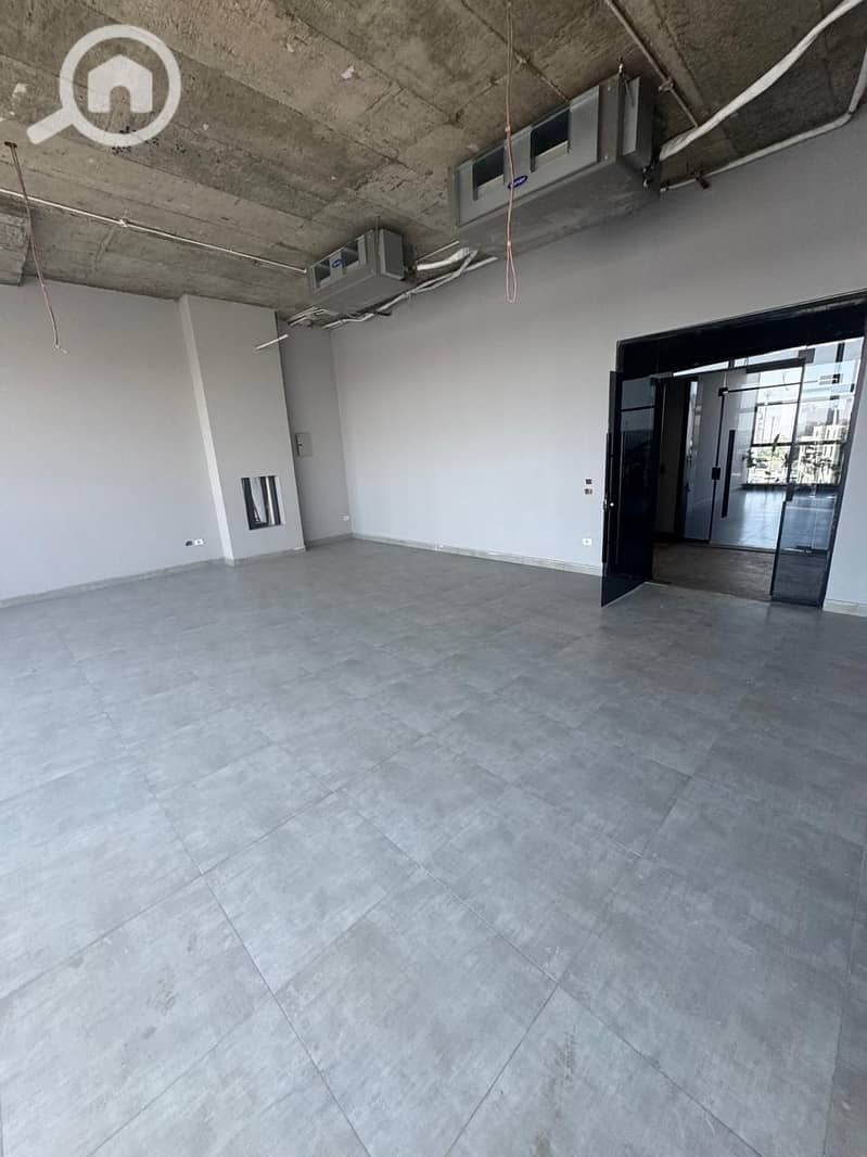 Directly from the owner - Office for rent in East Line mall in the Fifth Settlement, area 101 m - Fler