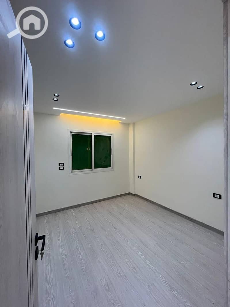 For sale a stunning apartment in Madinaty, ground floor with a garden, super luxury finishing. - Vista 2