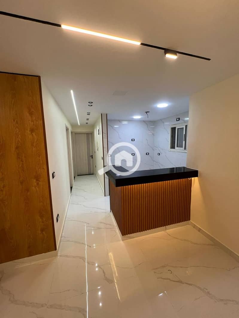 For sale a stunning apartment in Madinaty, ground floor with a garden, super luxury finishing. - Vista 5