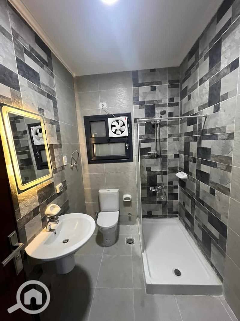 3 bathroom . jpeg
