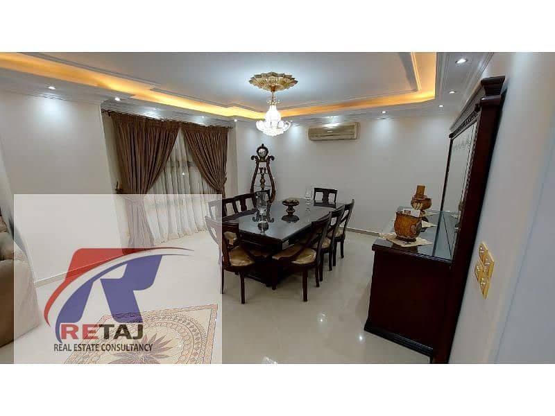 240 sq m apartment, first floor, furnished, suitable for families and long-term rentals. Near Al-Siraj Mall, end of Makram Ebeid Street. – další