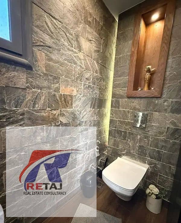 A fully furnished, ultra-premium sea-facing apartment for rent in Taj Sultan Compound. - Widok 4