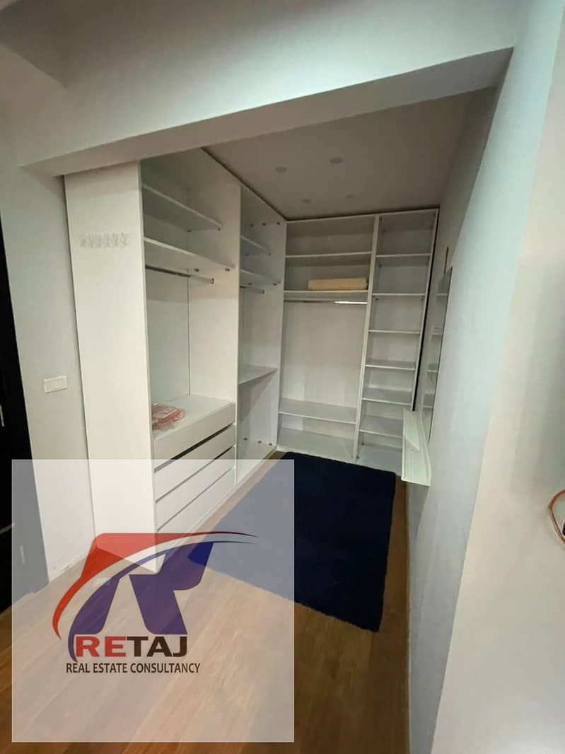 A fully furnished, ultra-premium sea-facing apartment for rent in Taj Sultan Compound. - Więcej