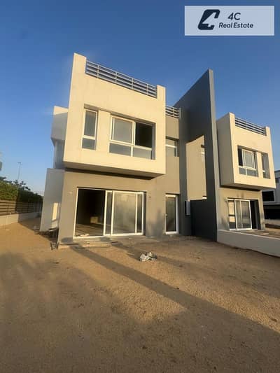 5 Bedroom Townhouse for Sale in New Cairo, Cairo - WhatsApp Image 2026-07-19 at 11.31. 17 AM (3). jpeg 5 Bedroom Townhouse for Sale in New Cairo, Cairo - WhatsApp Image 2026-07-19 at 11.31. 17 AM (3). jpeg