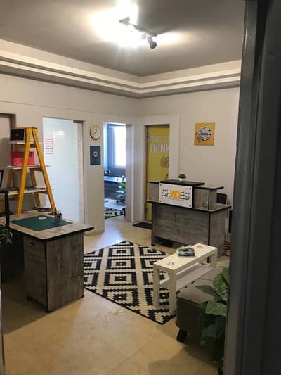 Office for Sale in Sheikh Zayed, Giza - مكتب كورنر للبيع 75م - مول ميد بوينت - بيفرلى هيلز من المالك