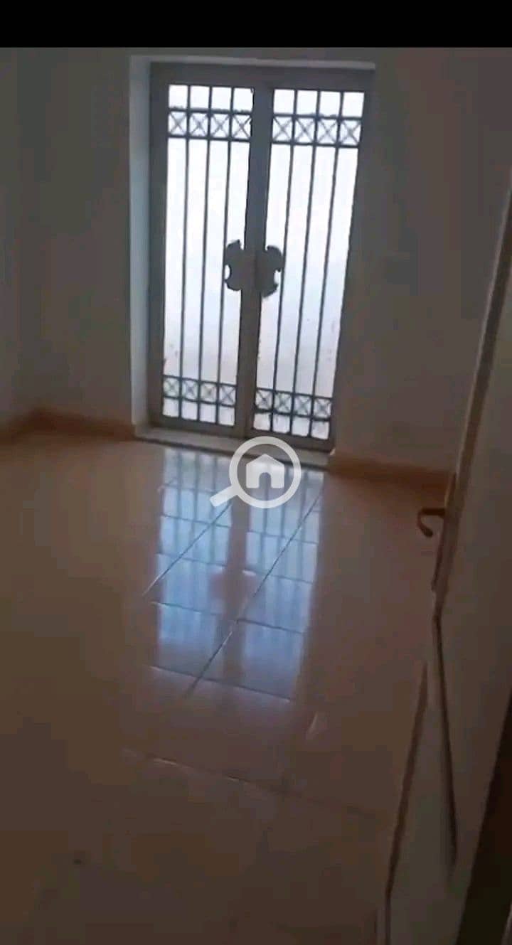 4 1000404860. jpg