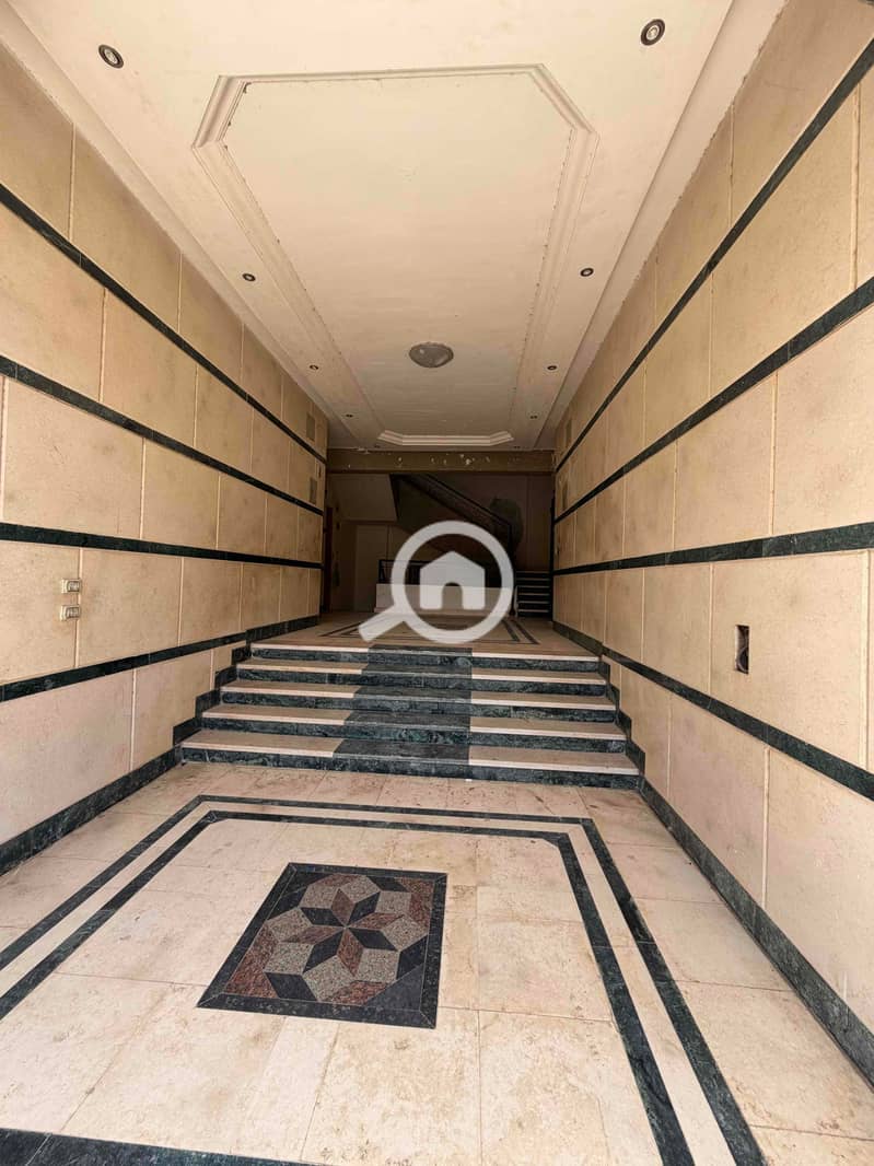 Apartment for sale in Al Obour City in the ninth neighborhood, third balcony in front of Dar Masr compound. It has an electricity meter, two bedrooms, two bathrooms, a kitchen, and a living room. - Vue 2