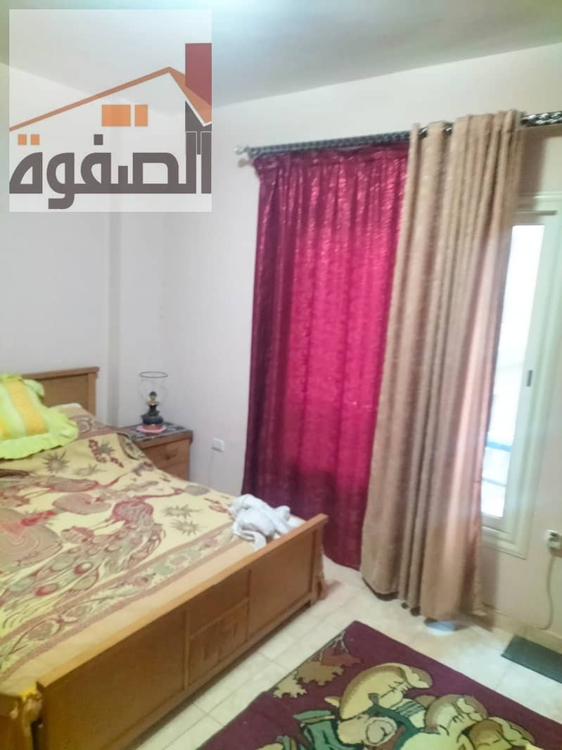 For rent: furnished apartment in Zahraa El Maadi, two bedrooms, reception, and a bathroom. Lower Al-Ma'arij area, quiet location and near 50 Mall Zahraa El Maadi. - Fler