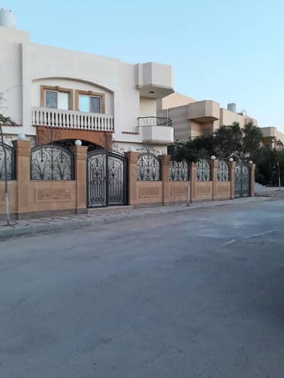 فیلا 6 غرف نوم للبيع في القاهرة الجديدة، القاهرة - امتلك فيلتك الآن في كمبوند نيو ميريلاند، على بعد دقيقتين فقط التسعين