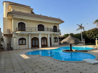 5 Bedroom Villa for Sale in Sheikh Zayed, Giza - فيلا فاخرة للبيع في الشيخ زايد – موقع مميز أمام هايبر وان